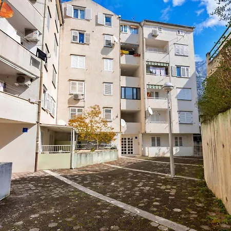 Apartment Cozy In With Wifi Makarska
